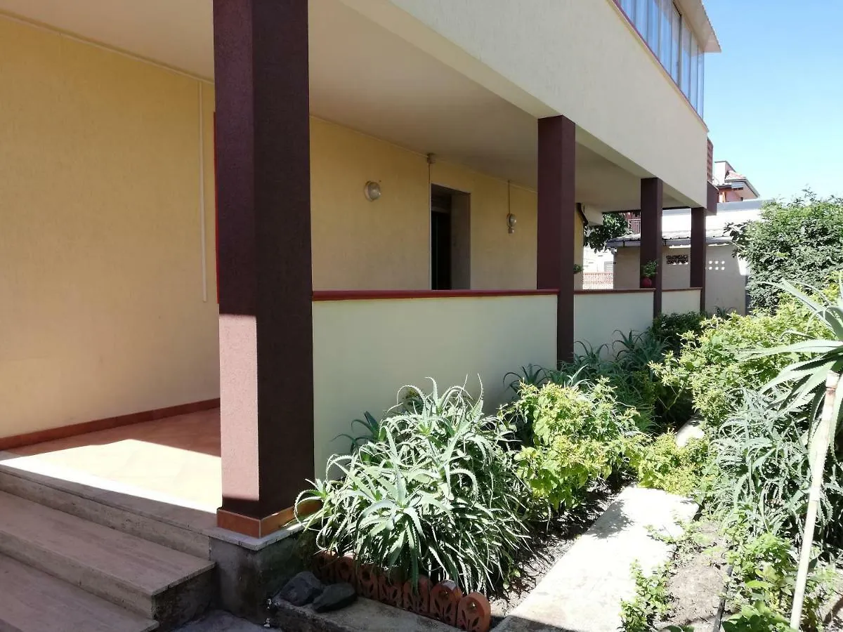 Apartment Maison Du Soleil Agnone Bagni